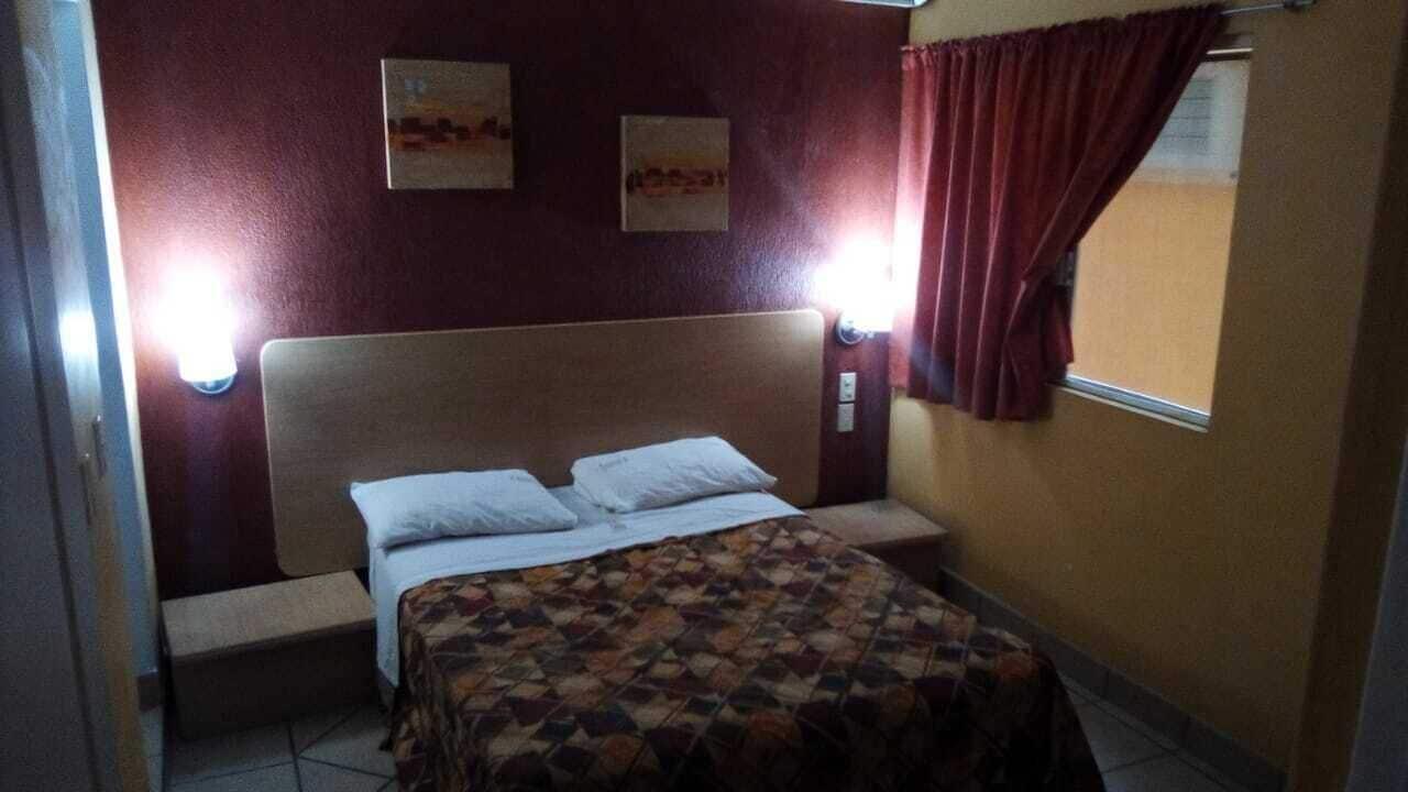 Hotel Castilla Y Leon Гвадалахара Экстерьер фото