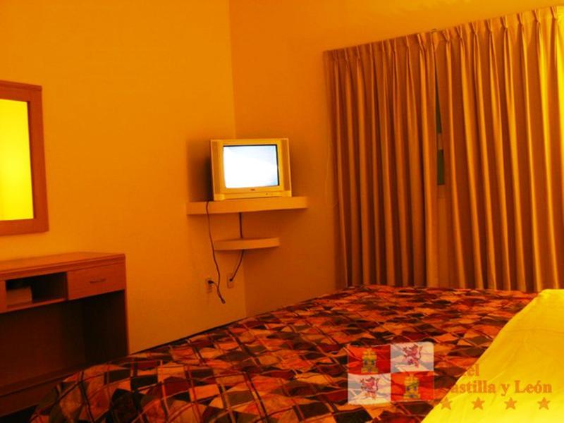 Hotel Castilla Y Leon Гвадалахара Экстерьер фото